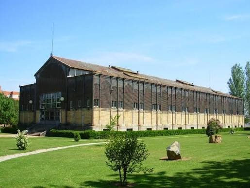 Edificio Metálico - Paraninfo Universidad de Extremadura